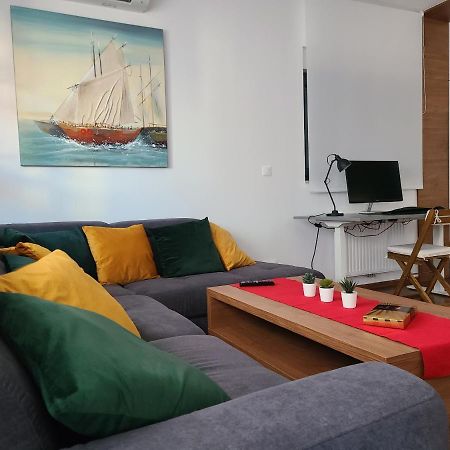 Modern 4-Star Luxury Apt - Wfh Ready, Free Parking 자그레브 외부 사진